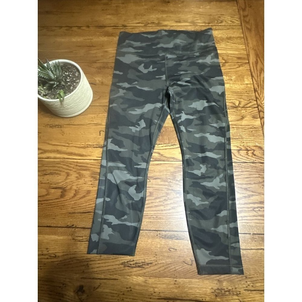 Athleta L127 Leggings Medium Ultimate Crops Green Camo Skinny Leg